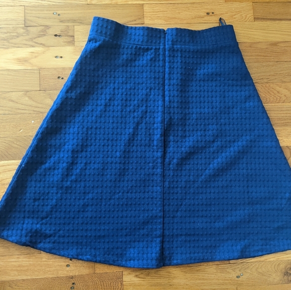 Liz Lange Textured Blue A-line Skirt - Picture 4 of 7